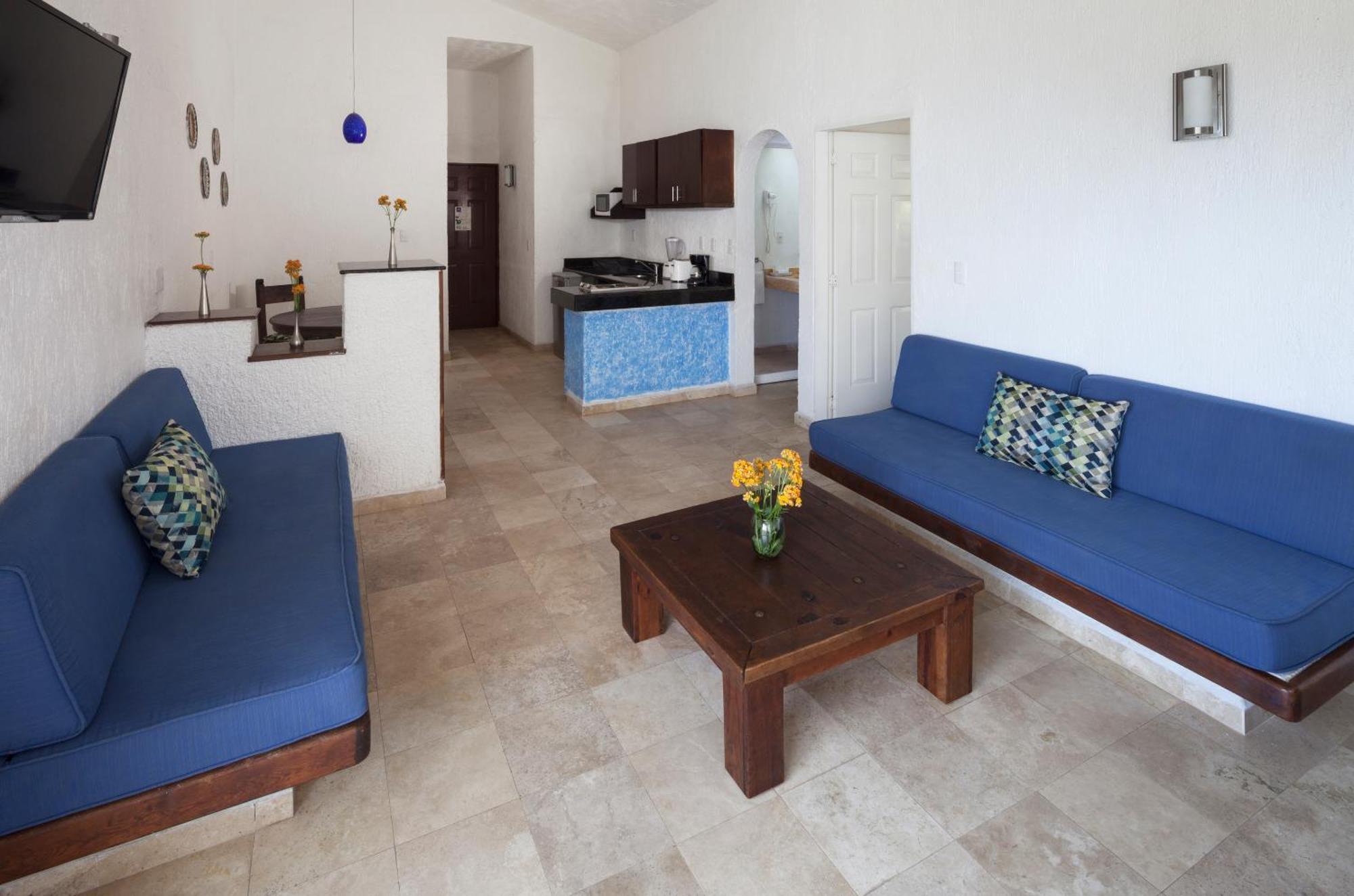 Family Room,1118419485:JPEG