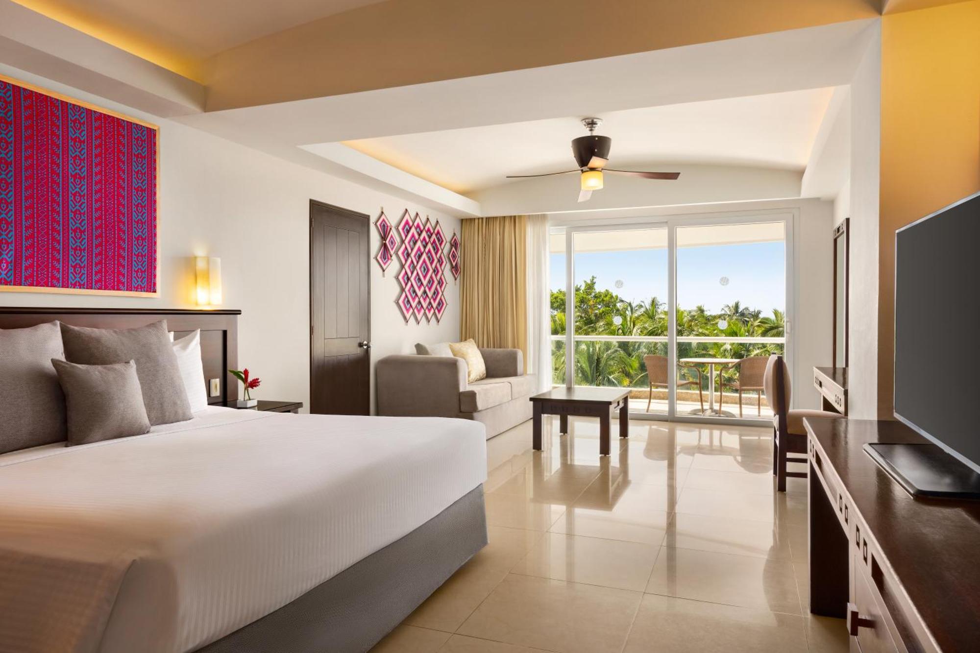 Junior Suite Tropical View 1 King,1677862908:JPEG