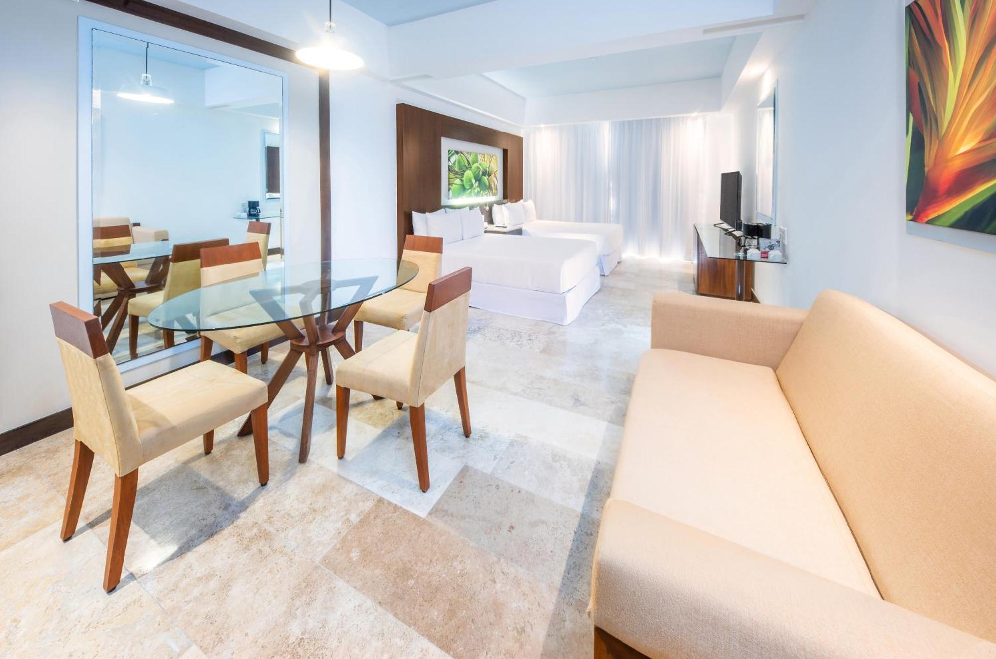 Junior Suite Pool View 2-double beds