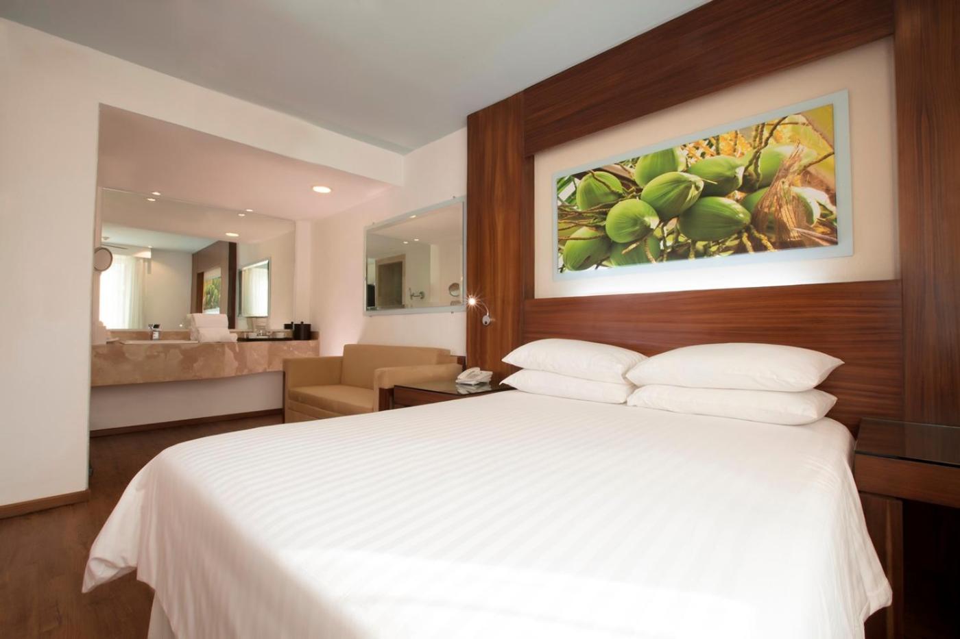 Standard Resort View Queen Bed,917564971:JPEG